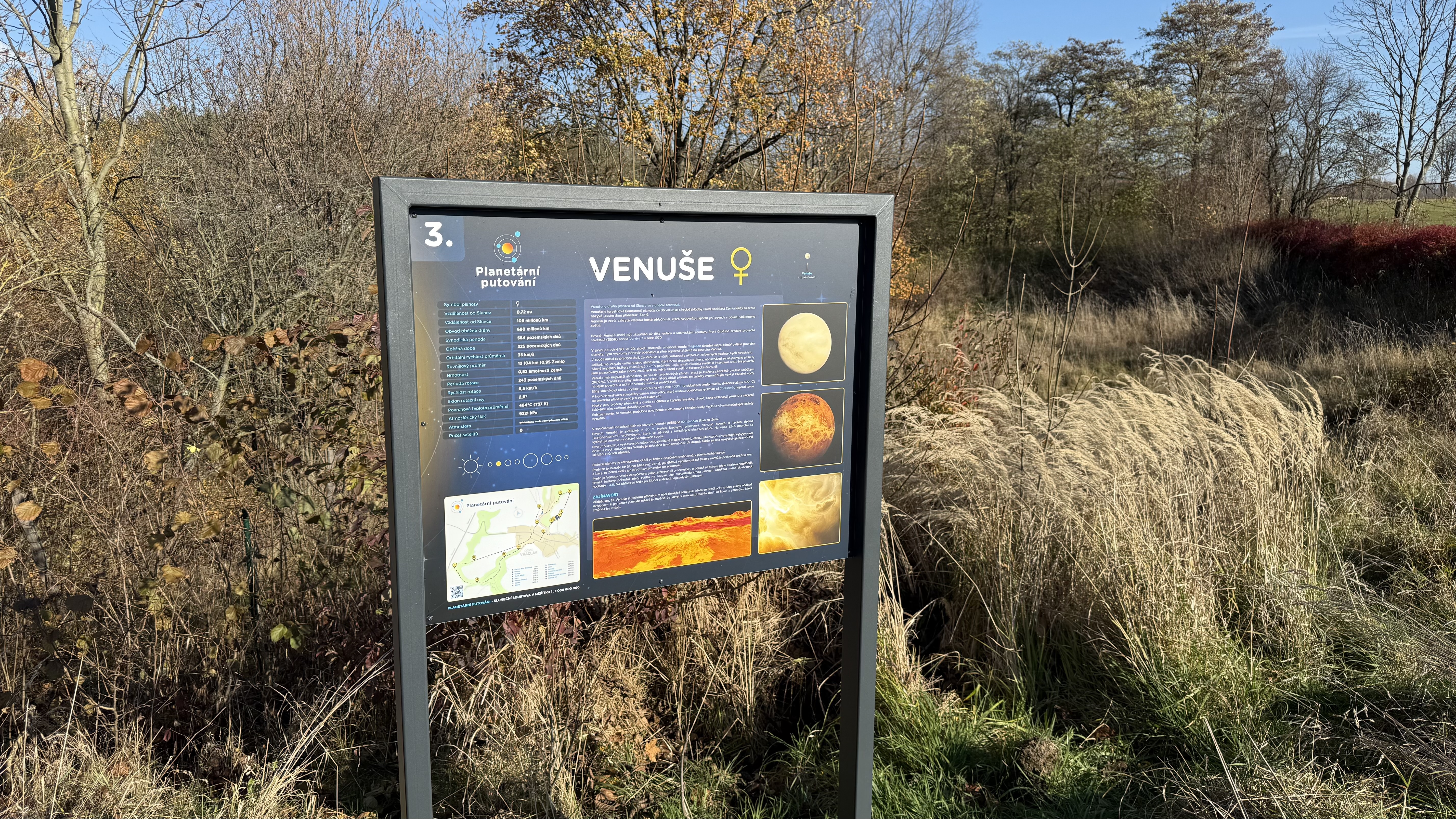 Instalovaný panel a jeho okolí